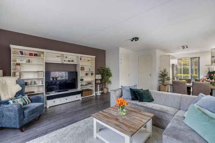 Photo 9 of Karper 29