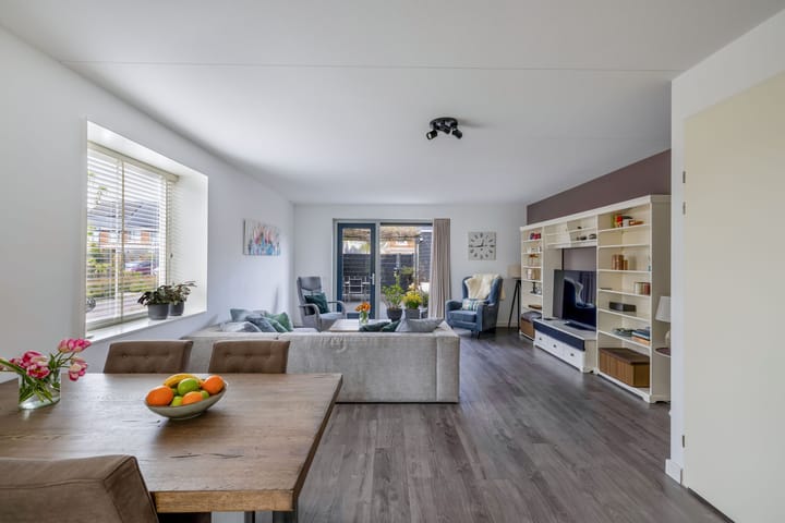 Photo 14 of Karper 29