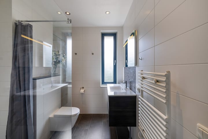 Photo 25 of Karper 29