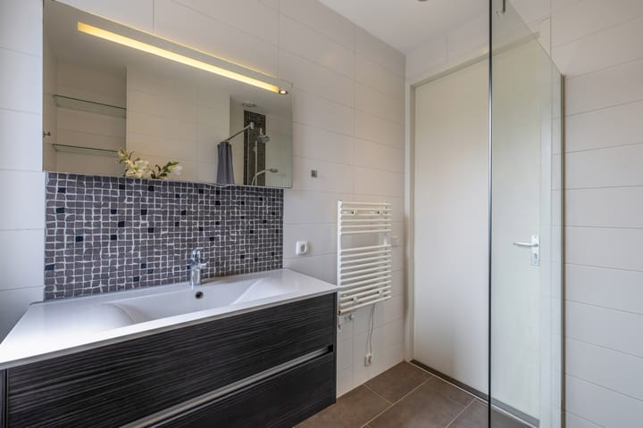 Photo 27 of Karper 29