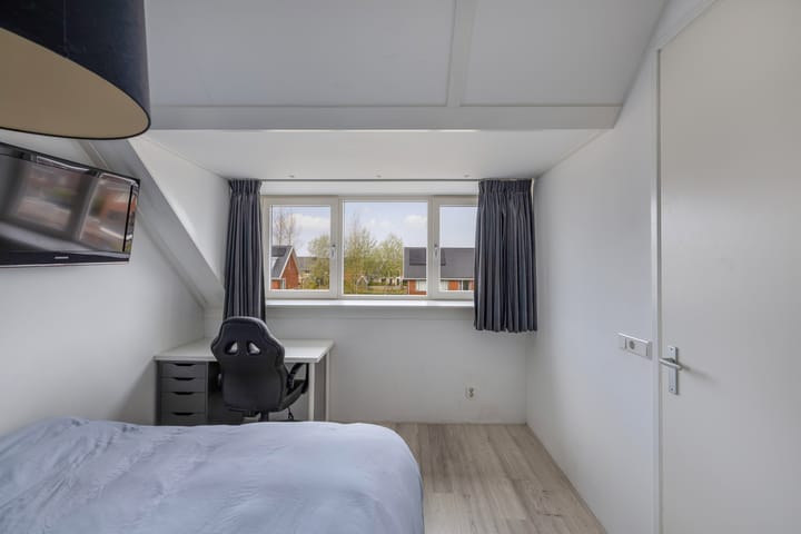 Photo 32 of Karper 29