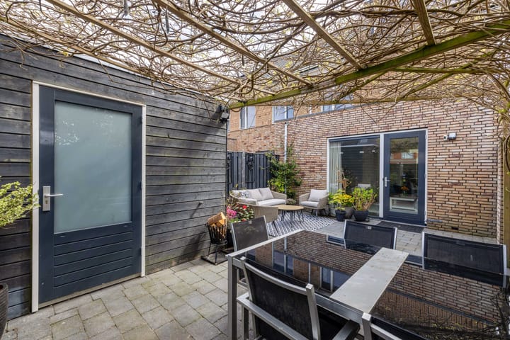 Photo 34 of Karper 29