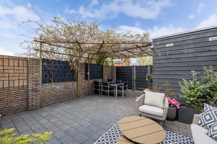 Photo 35 of Karper 29