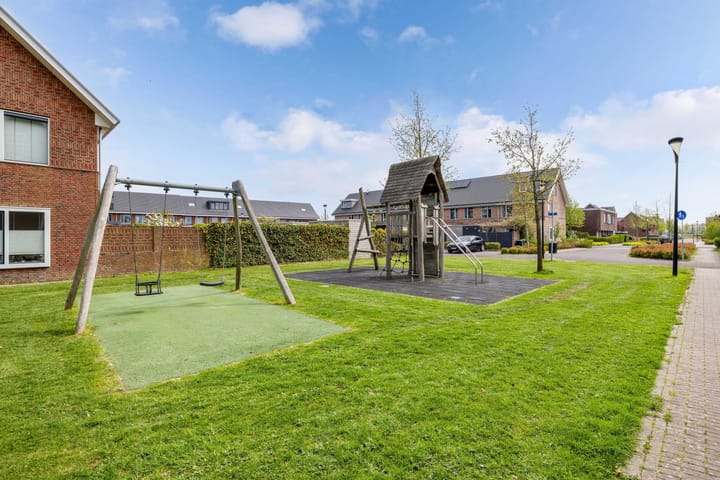 Photo 39 of Karper 29