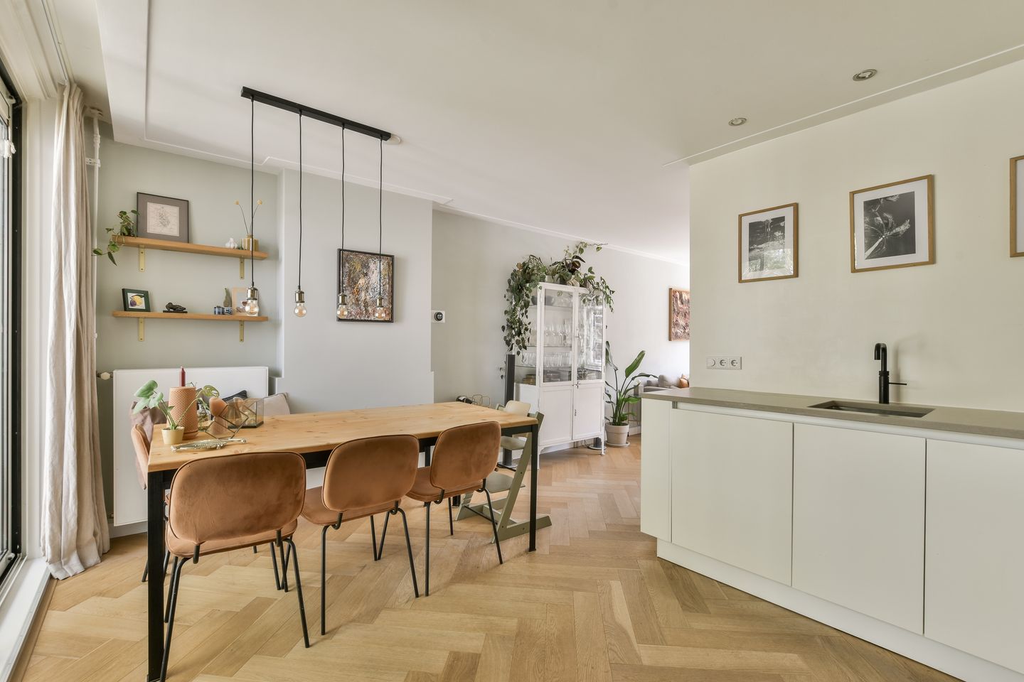 Photo 10 of Van Boetzelaerstraat 90-3