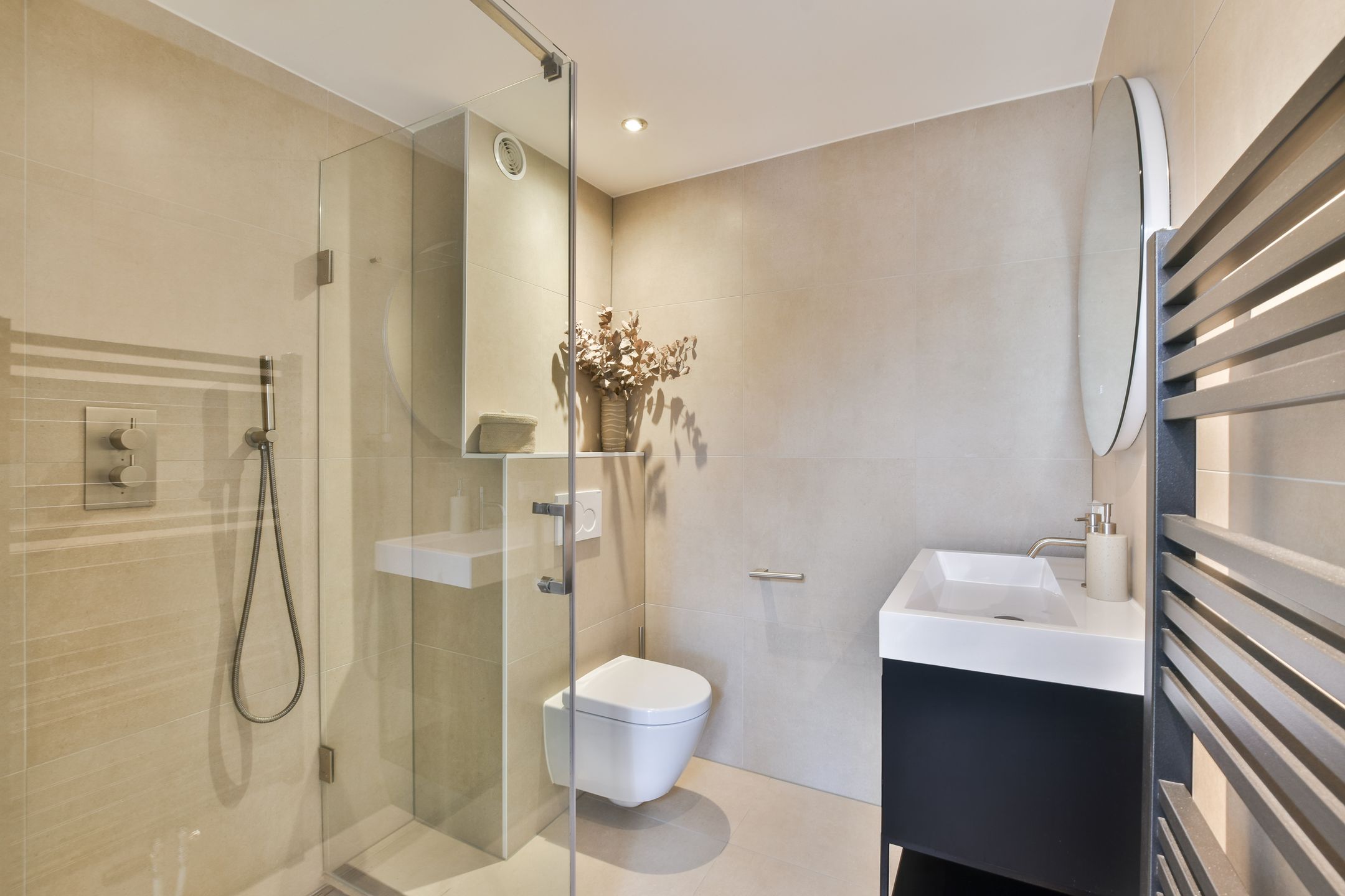 Photo 24 of Van Boetzelaerstraat 90-3