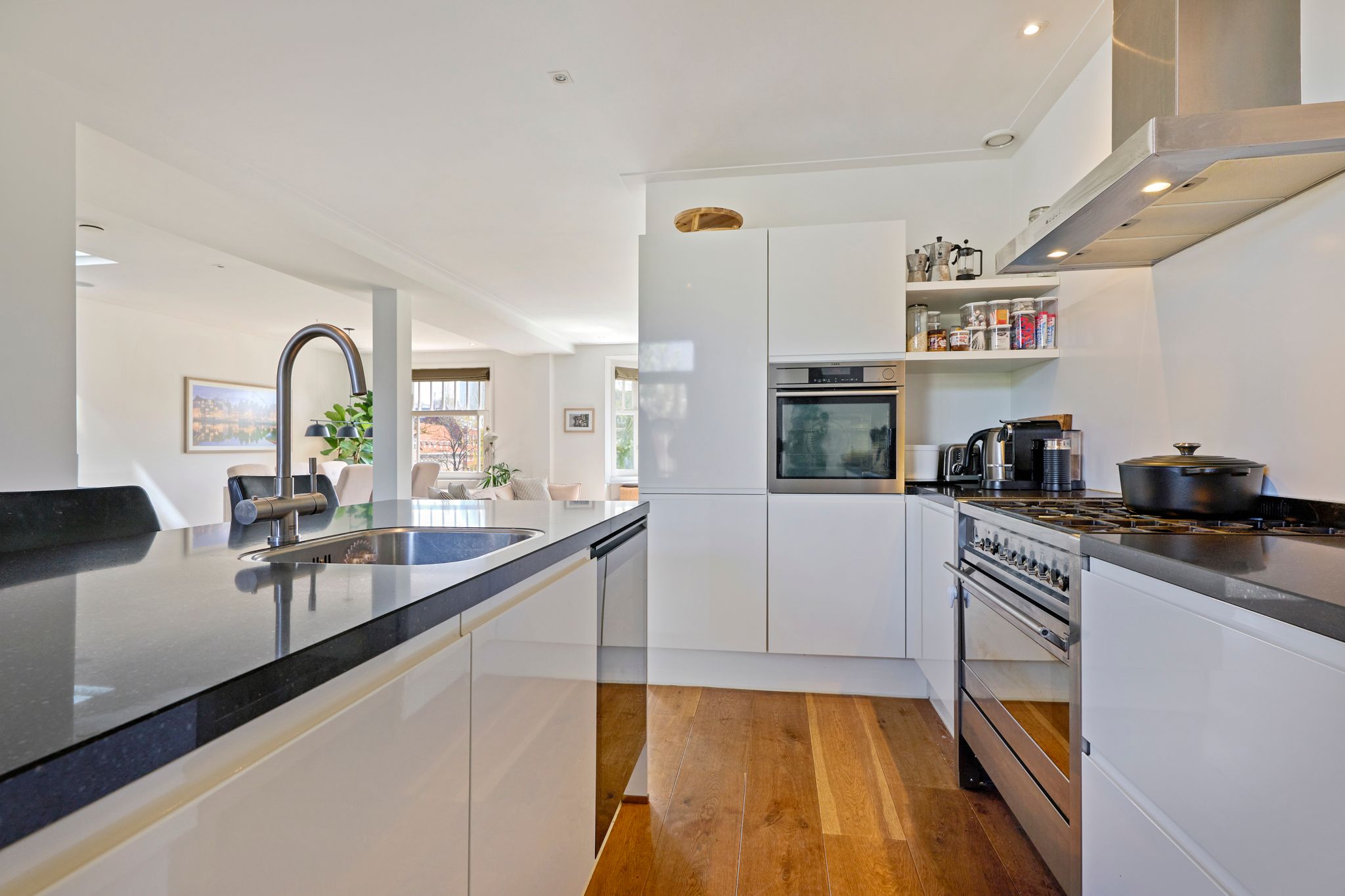 Foto 21 van Van Tuyll van Serooskerkenplein 44-3