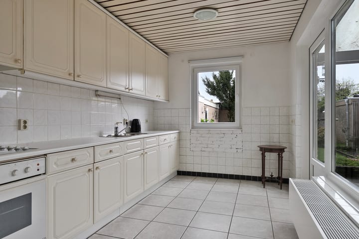 Photo 12 of Paulus Potterstraat 4