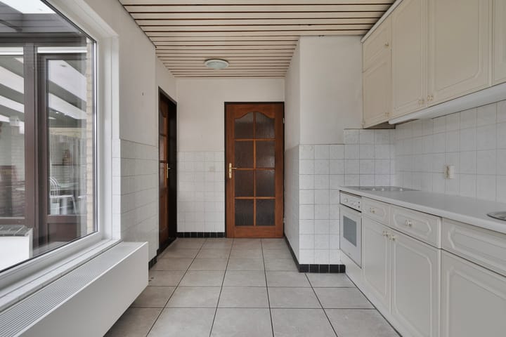 Photo 13 of Paulus Potterstraat 4