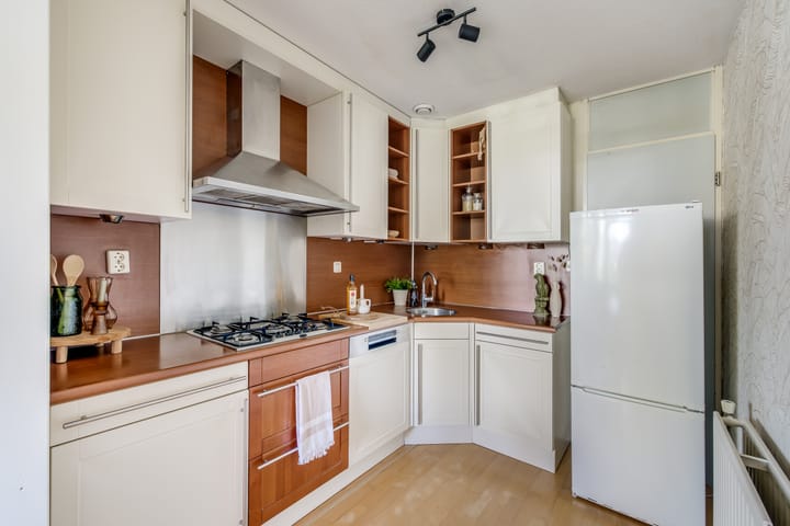 Foto 17 van Aartsbisschop Romerostraat 227