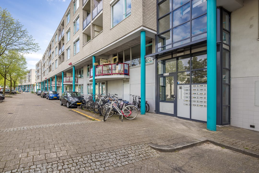 Foto 32 van Aartsbisschop Romerostraat 227