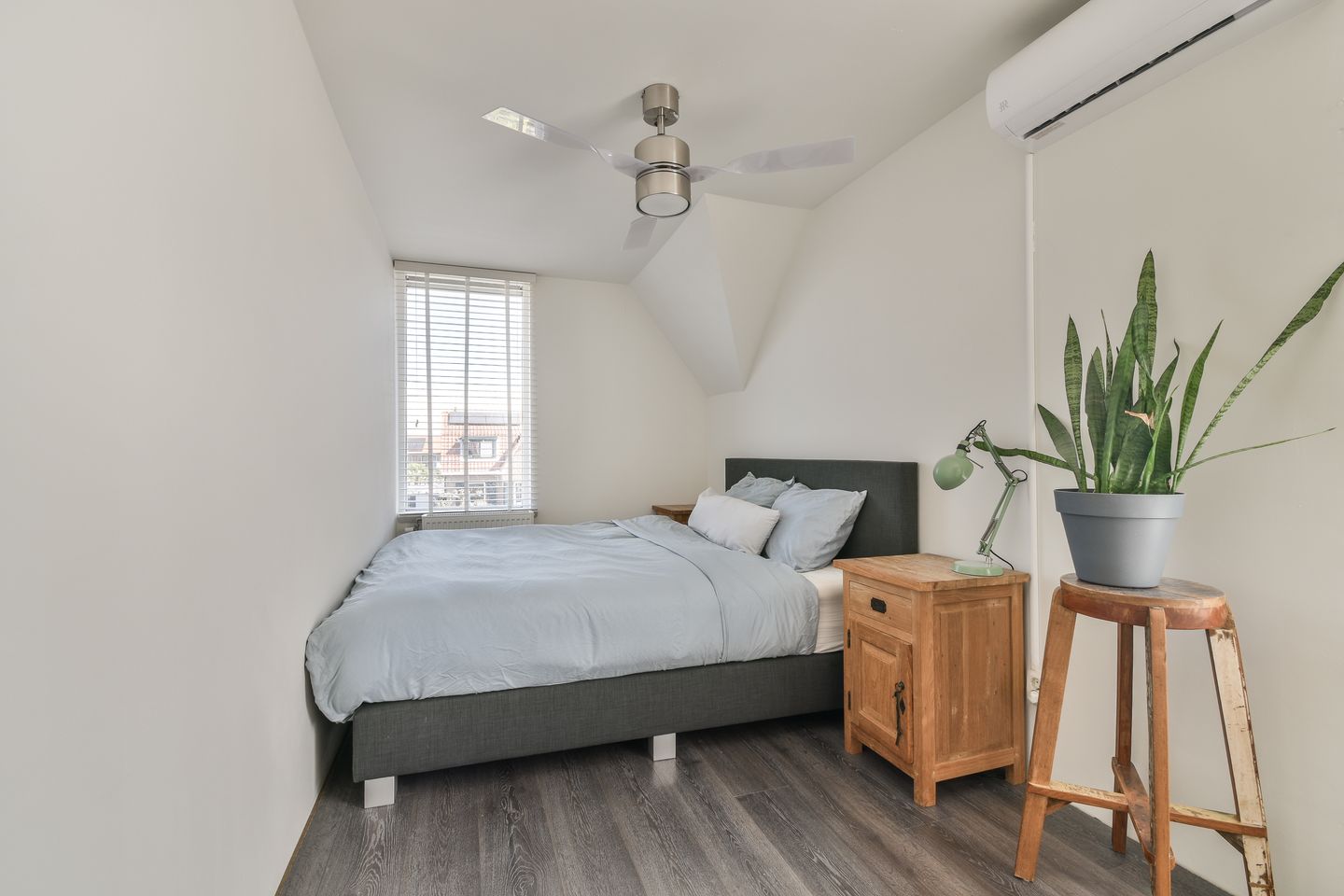 Foto 20 van Burgemeester van Esstraat 131