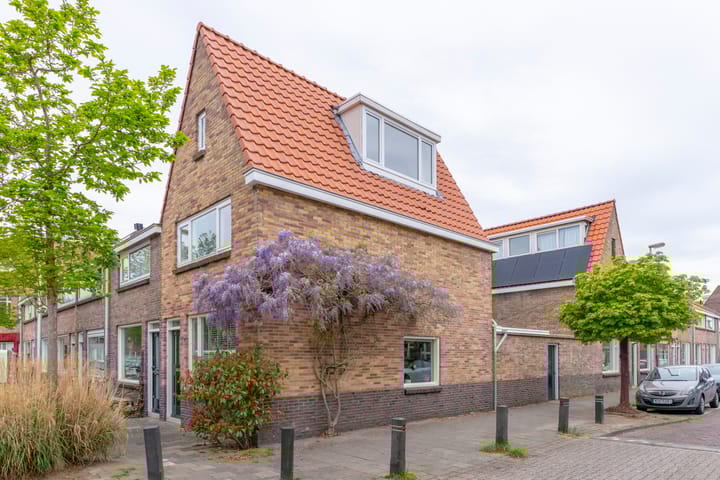 Photo 1 of Herman Modedstraat 38