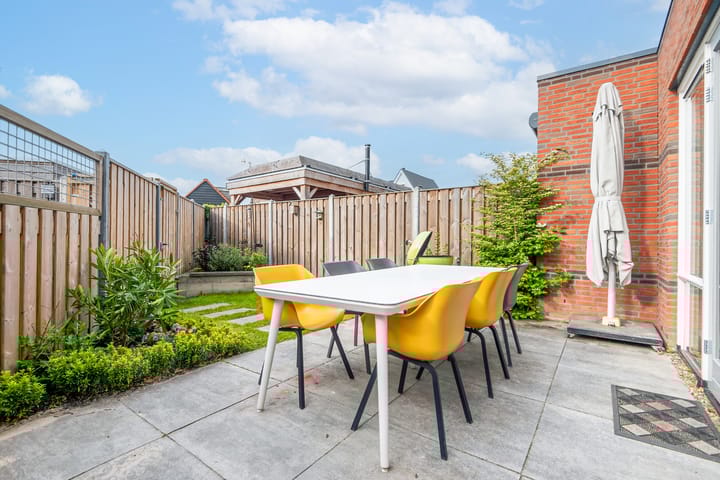 Foto 14 van Esdoornlaan 1