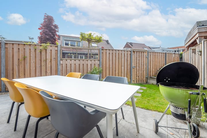 Foto 15 van Esdoornlaan 1