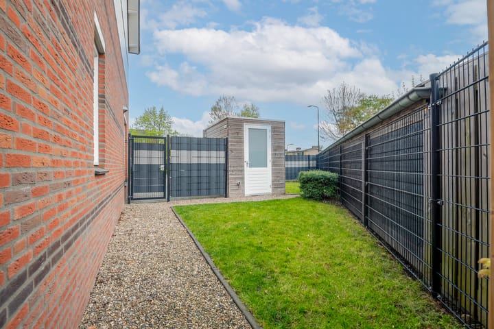 Foto 17 van Esdoornlaan 1