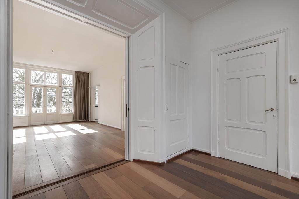 Photo 2 of Van Eeghenstraat 103-2