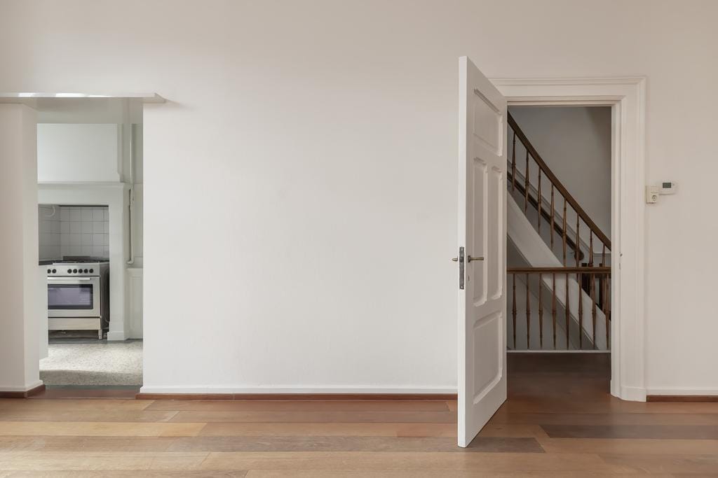 Photo 8 of Van Eeghenstraat 103-2