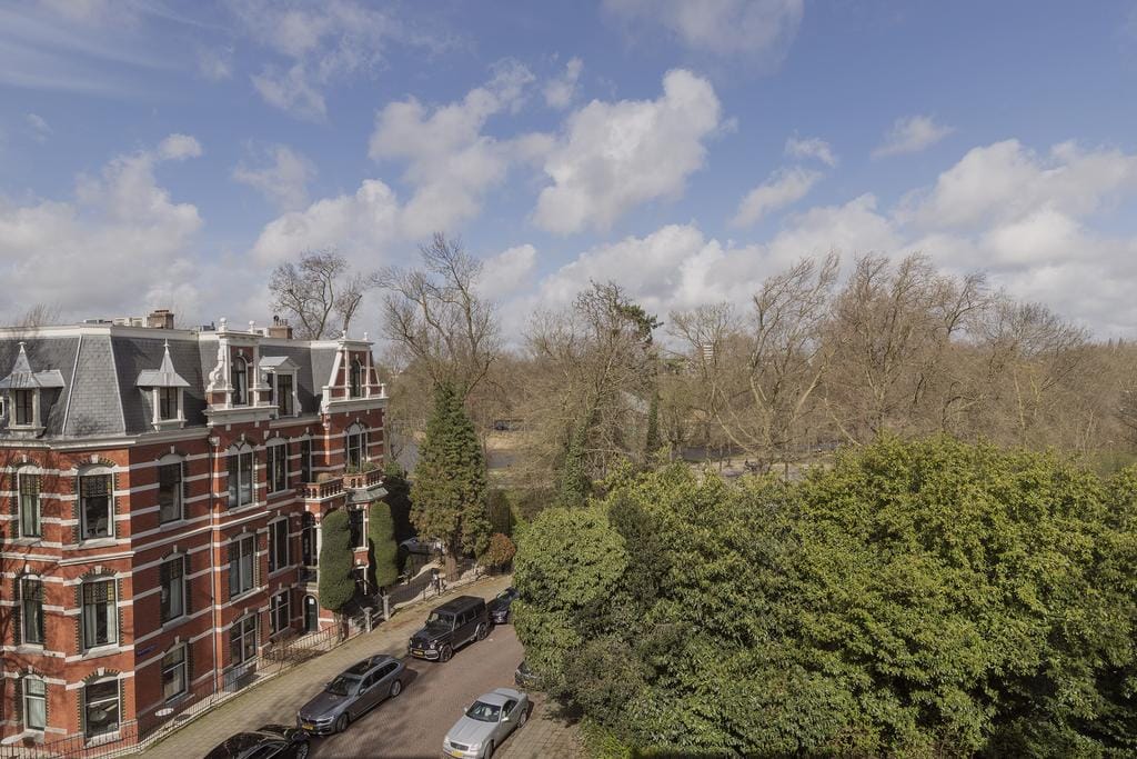 Photo 13 of Van Eeghenstraat 103-2