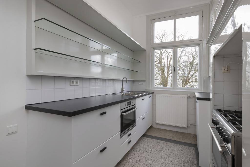 Photo 17 of Van Eeghenstraat 103-2