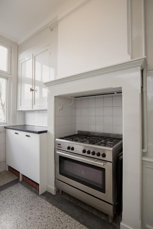 Photo 18 of Van Eeghenstraat 103-2