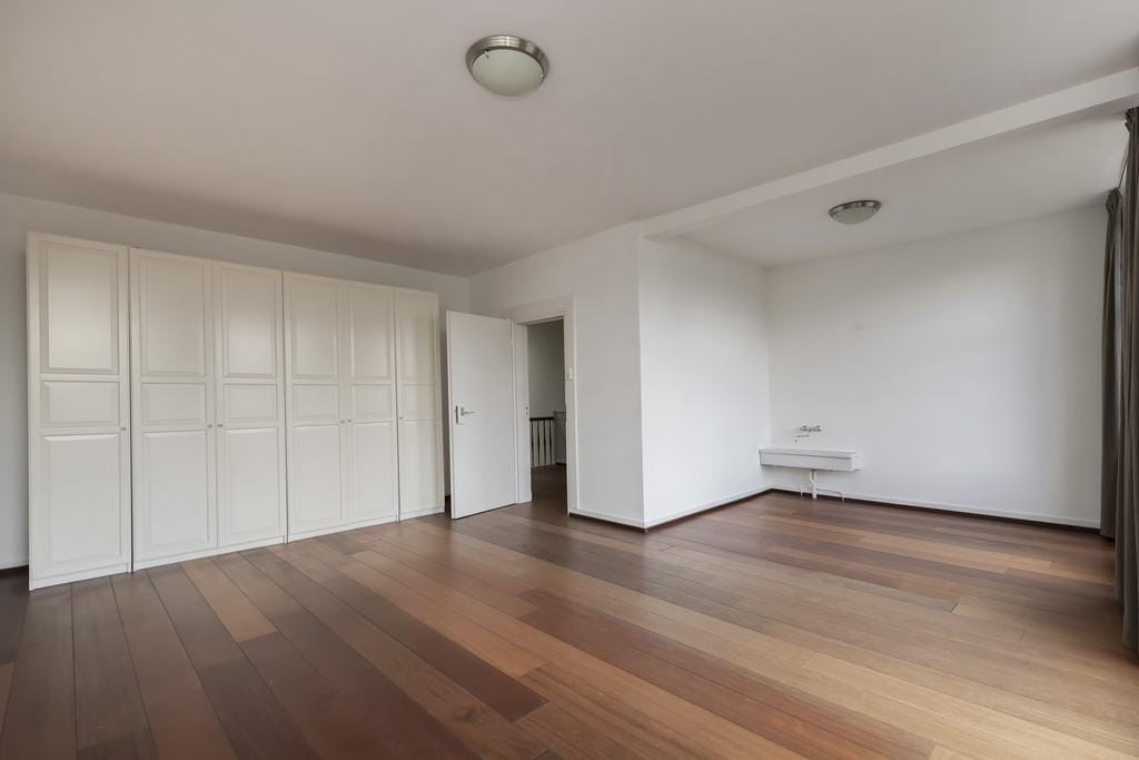 Photo 25 of Van Eeghenstraat 103-2