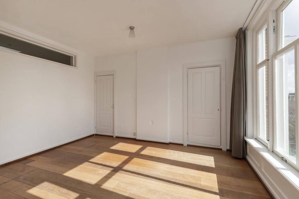 Photo 31 of Van Eeghenstraat 103-2