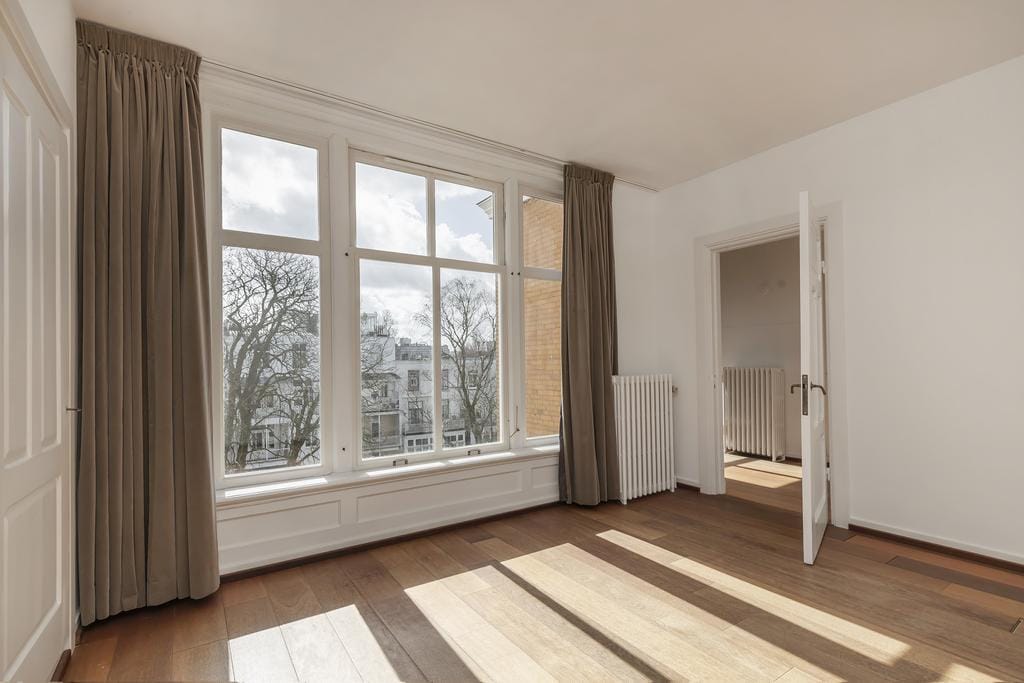 Photo 32 of Van Eeghenstraat 103-2