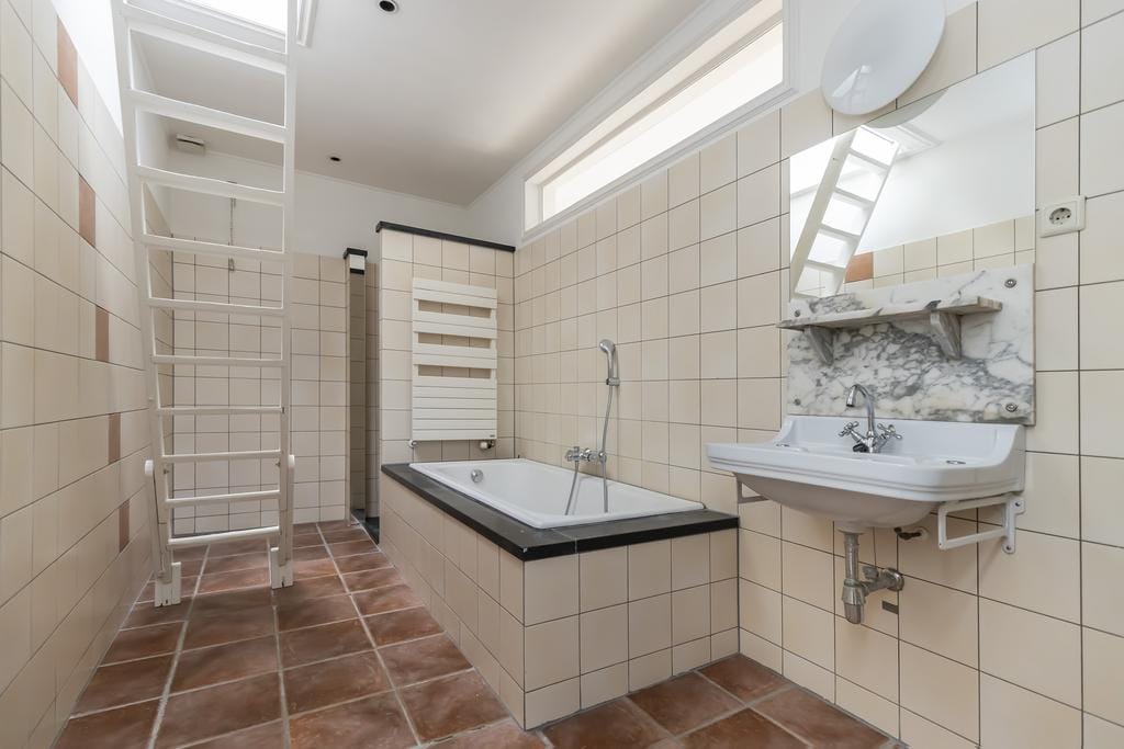 Photo 36 of Van Eeghenstraat 103-2