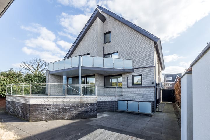 Photo 46 of Valkenburgerweg 42