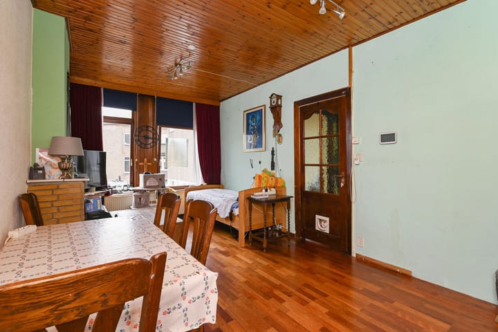 Photo 4 of Van Brederodestraat 107