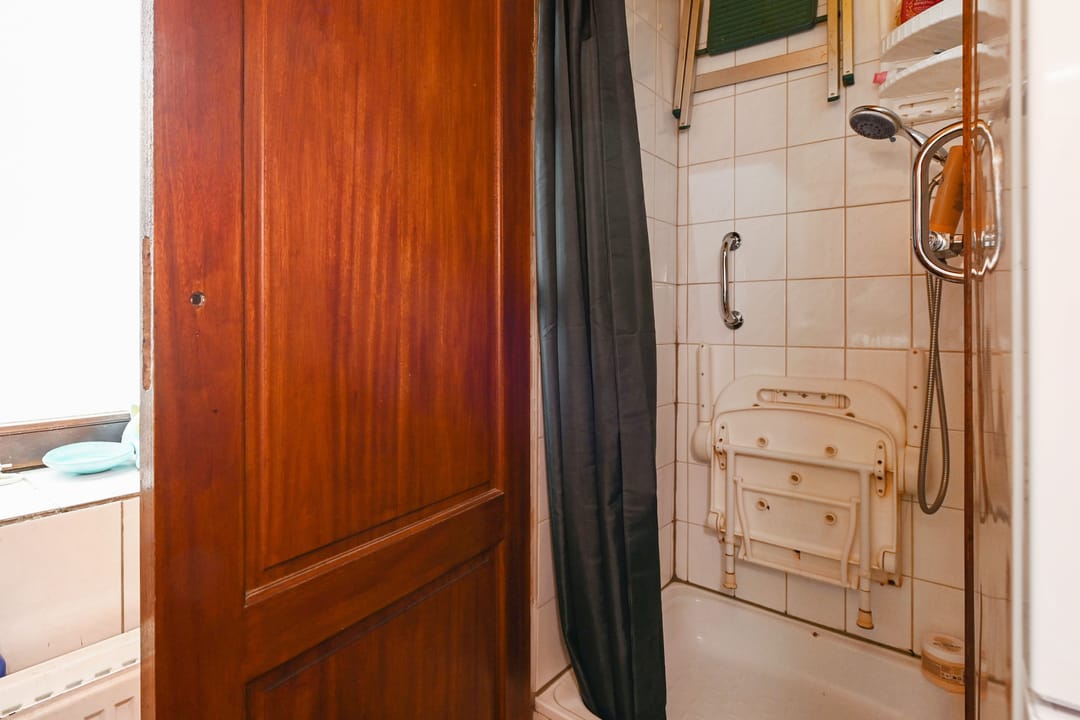 Foto 16 van Van Brederodestraat 107