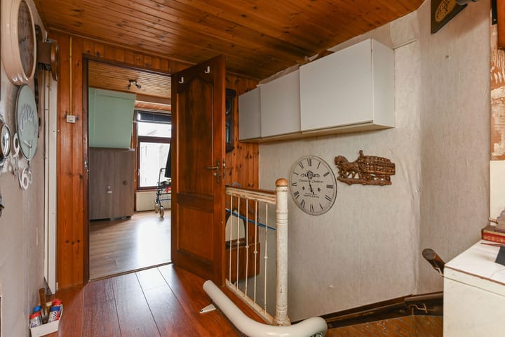 Photo 17 of Van Brederodestraat 107