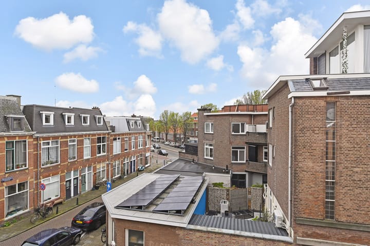 Photo 25 of Van Brederodestraat 107