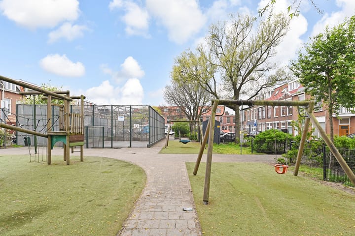 Photo 30 of Van Brederodestraat 107