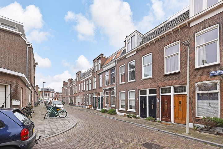 Photo 31 of Van Brederodestraat 107