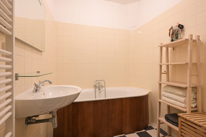 Foto 31 van Caan van Necklaan 222