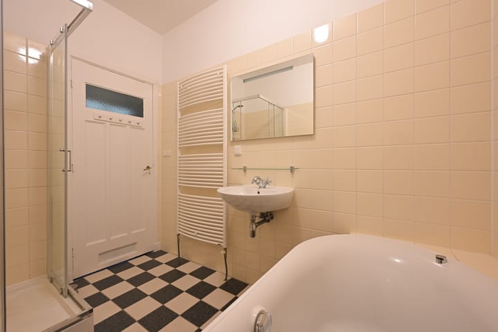 Foto 34 van Caan van Necklaan 222