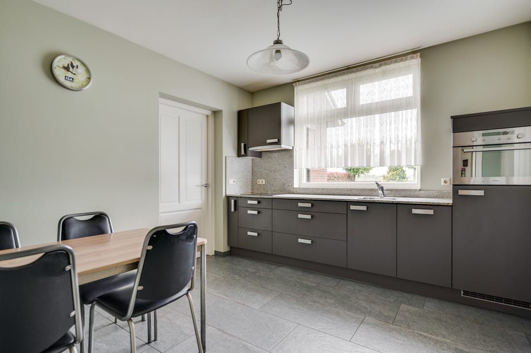 Photo 11 of Leveroyseweg 27