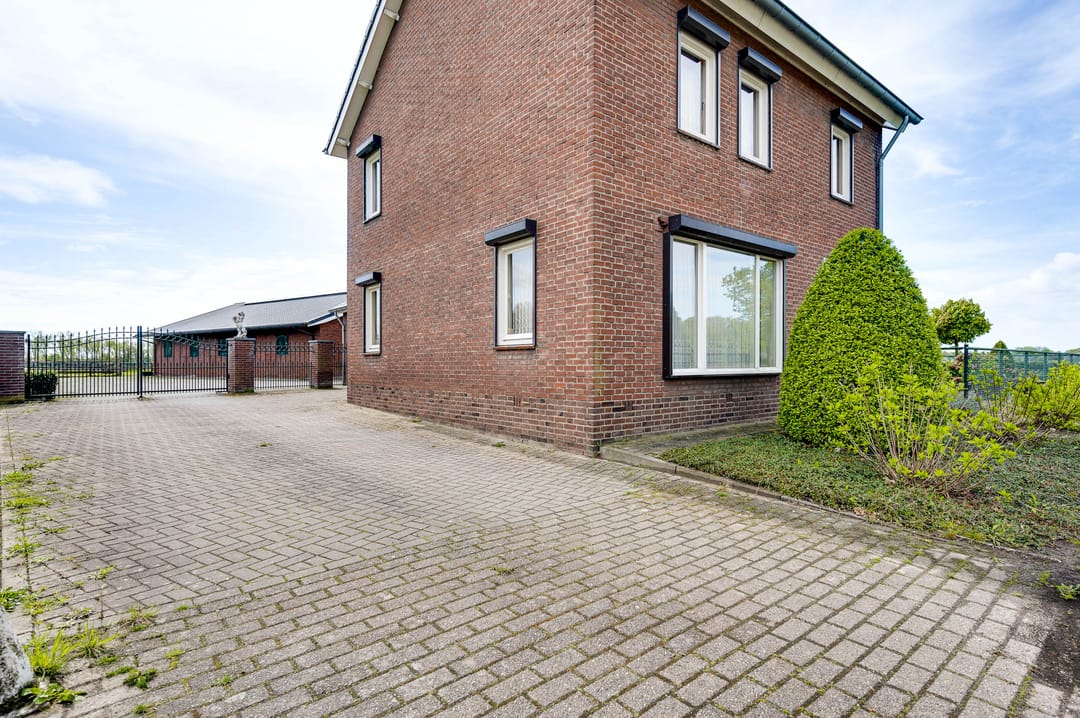 Photo 32 of Leveroyseweg 27