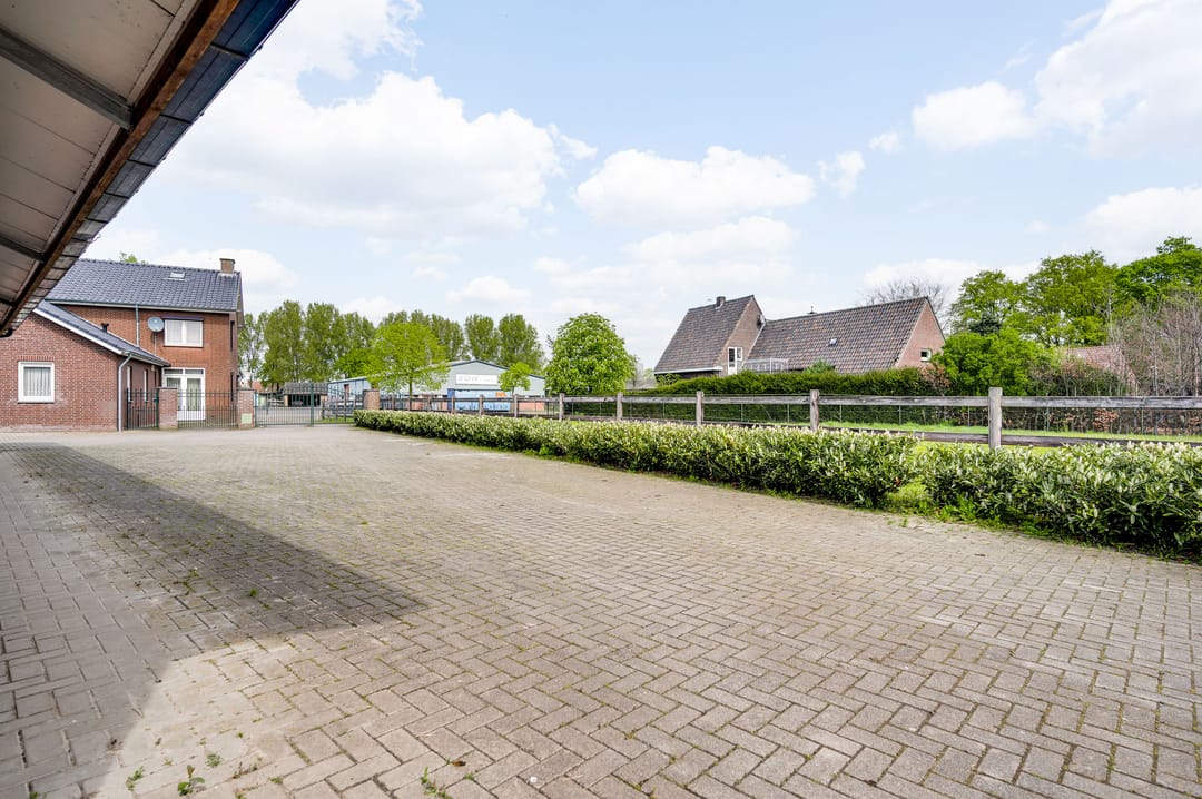 Photo 38 of Leveroyseweg 27