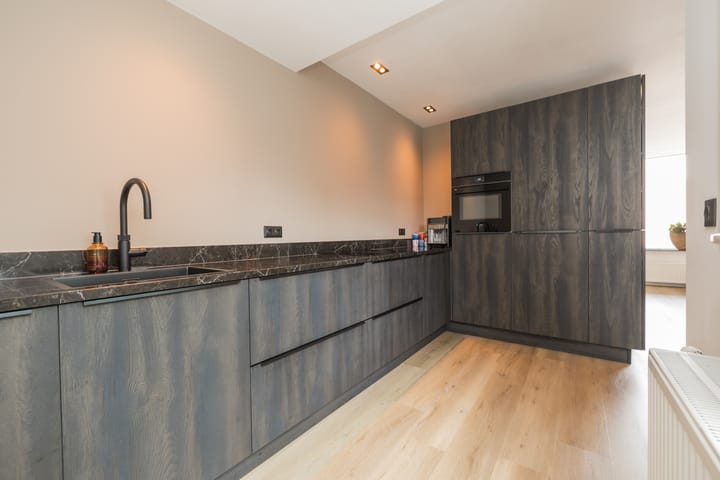 Photo 12 of Nassaustraat 214