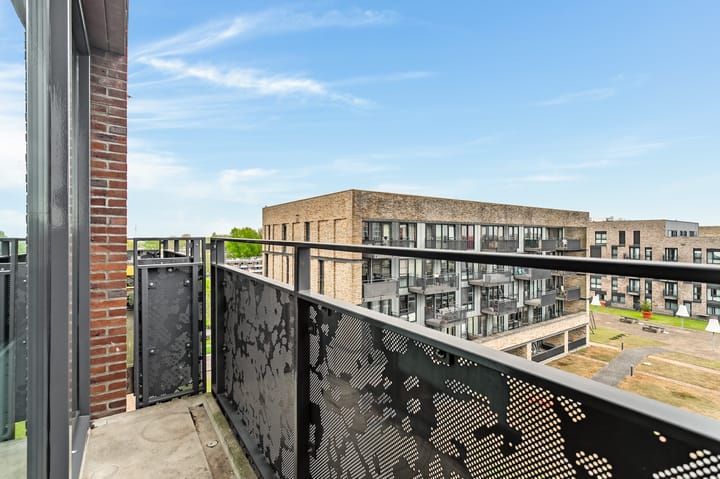 Foto 2 van Bezaanjachtplein 121