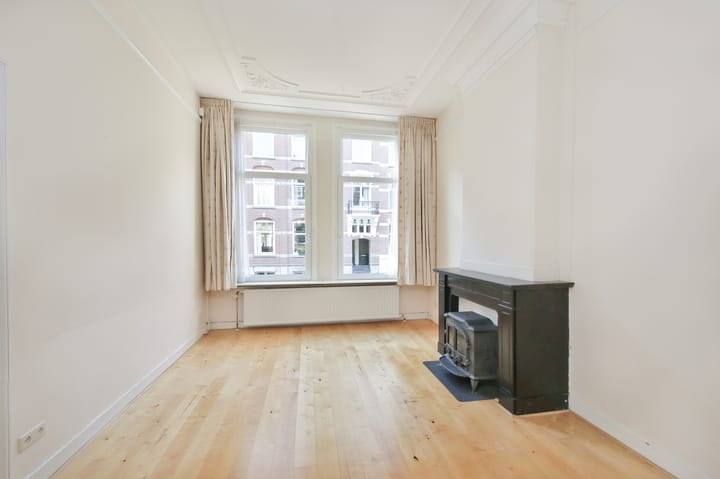 Foto 4 van Van Eeghenstraat 13-H