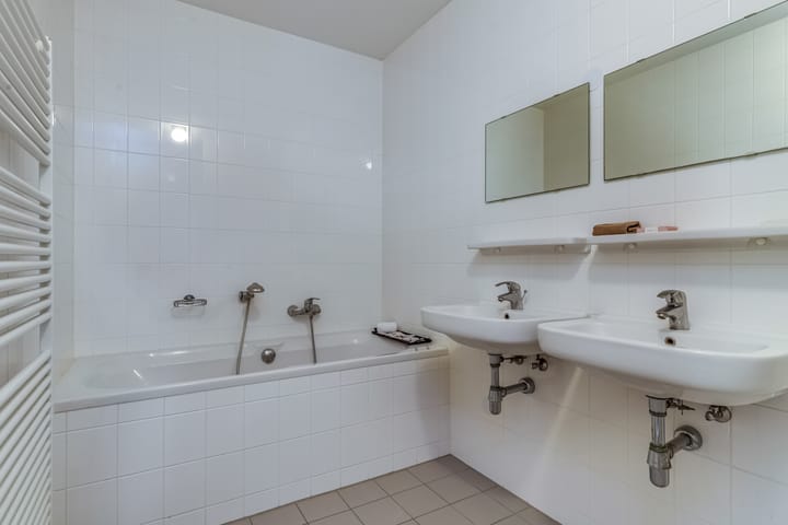 Photo 14 of Wadestein 85