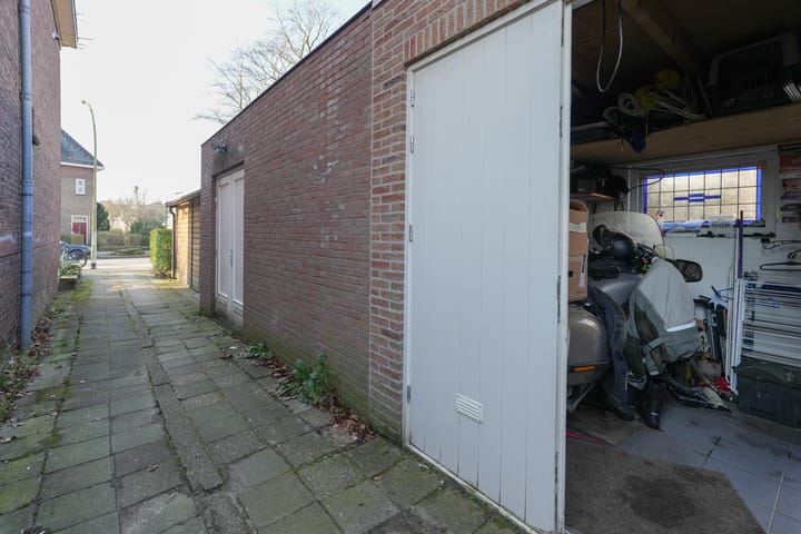 Photo 36 of Bergansiusstraat 13