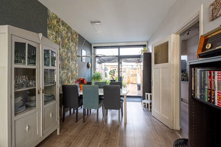 Foto 15 van van Riebeeckstraat 61