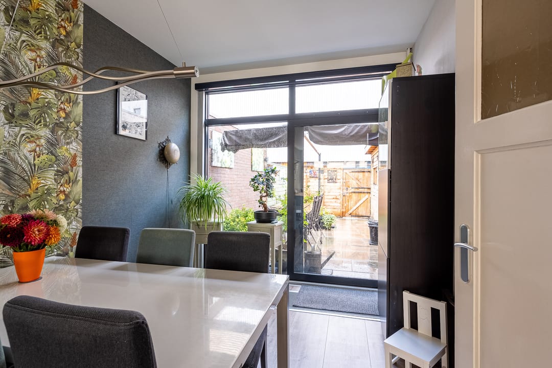 Foto 16 van van Riebeeckstraat 61