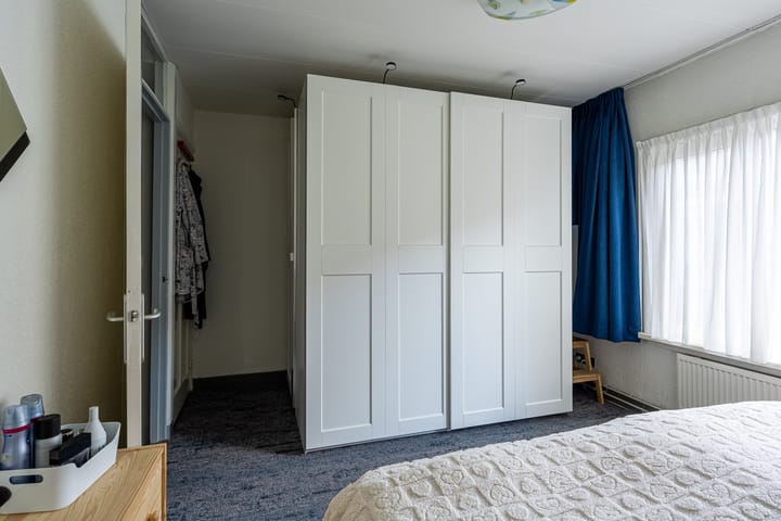 Foto 24 van van Riebeeckstraat 61