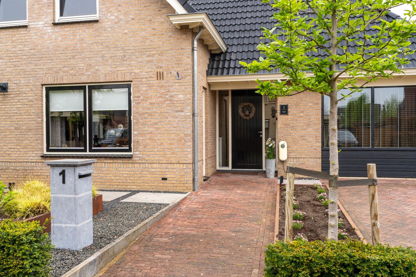 Photo 4 of Hugo de Grootstraat 1